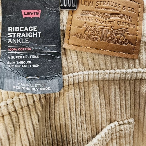 Levi's Tan Corduroy Cropped Pants - Picture 7 of 14